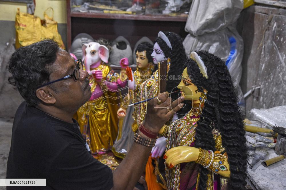 Fiber Durga going to France from India - Kolkata