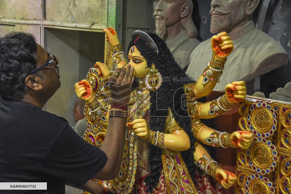 Fiber Durga going to France from India - Kolkata