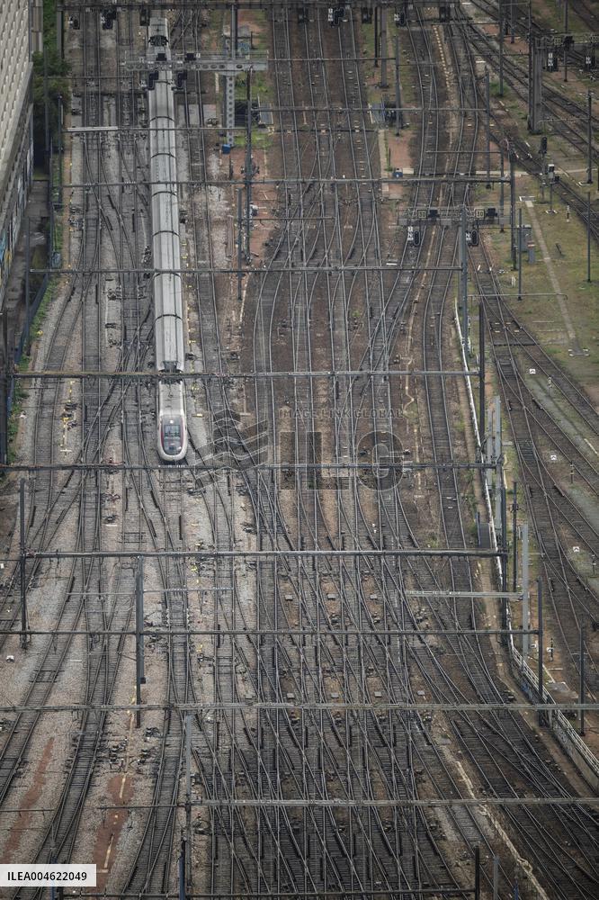 Illustration - TGV and TER at Gare Montparnasse - Paris