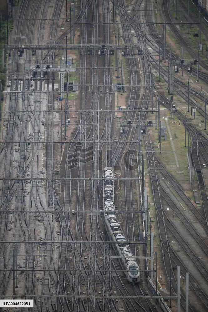 Illustration - TGV and TER at Gare Montparnasse - Paris