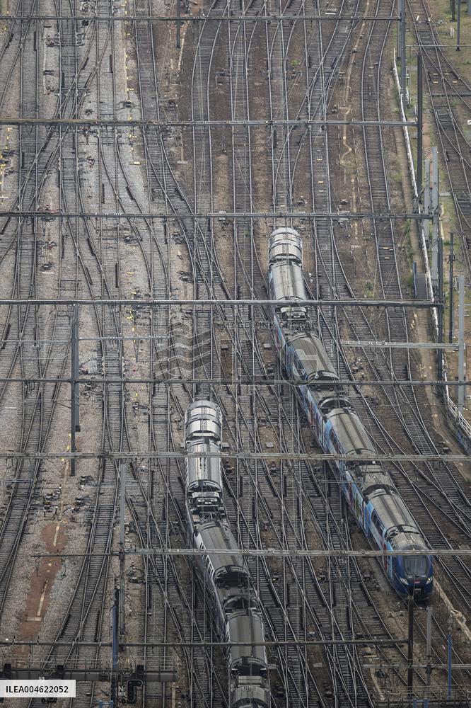 Illustration - TGV and TER at Gare Montparnasse - Paris