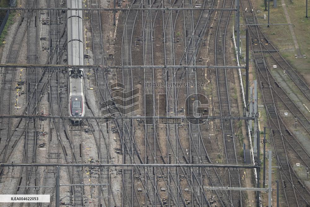 Illustration - TGV and TER at Gare Montparnasse - Paris