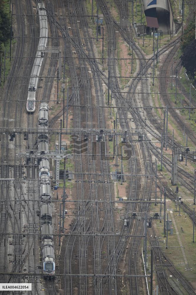 Illustration - TGV and TER at Gare Montparnasse - Paris