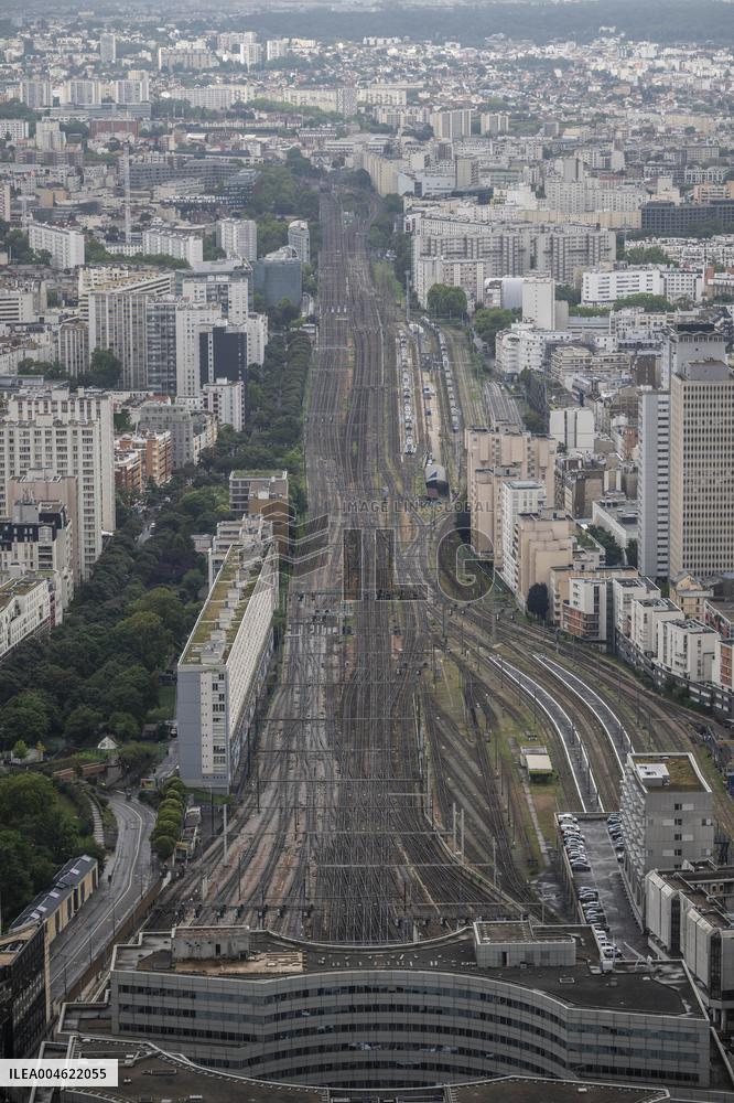Illustration - TGV and TER at Gare Montparnasse - Paris