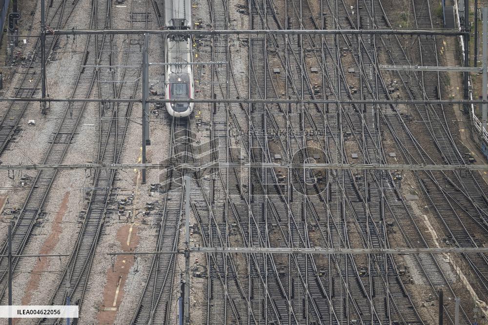 Illustration - TGV and TER at Gare Montparnasse - Paris