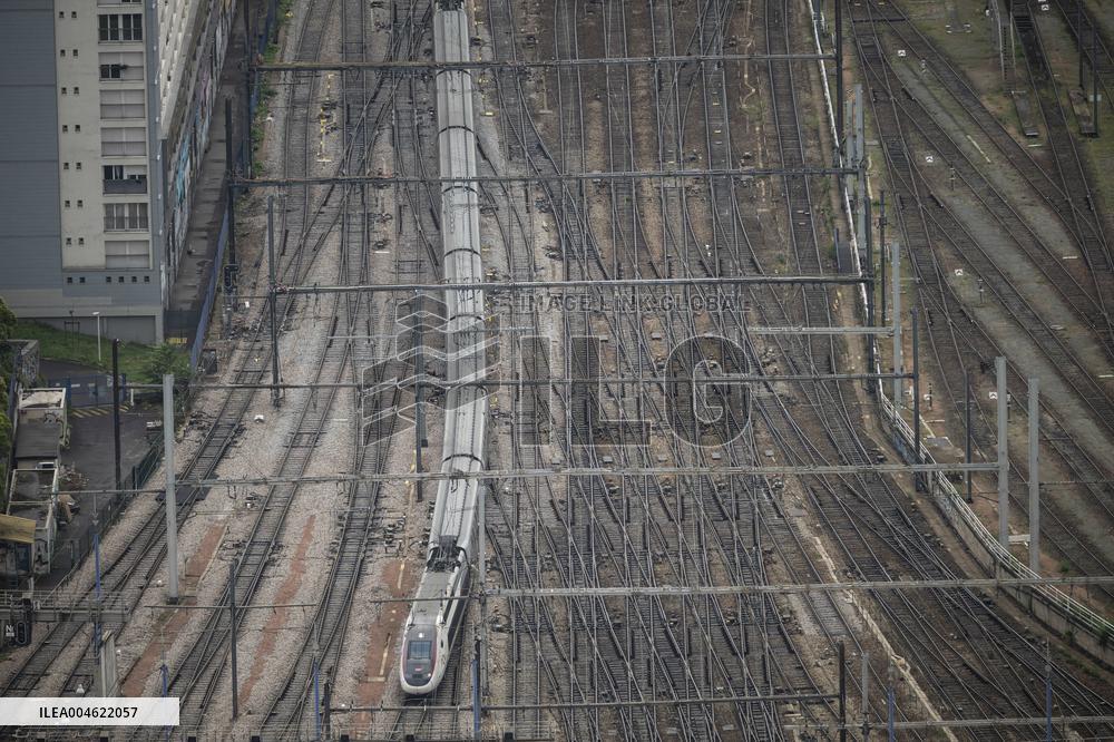 Illustration - TGV and TER at Gare Montparnasse - Paris