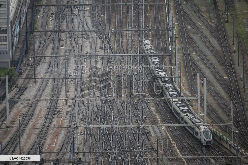 Illustration - TGV and TER at Gare Montparnasse - Paris