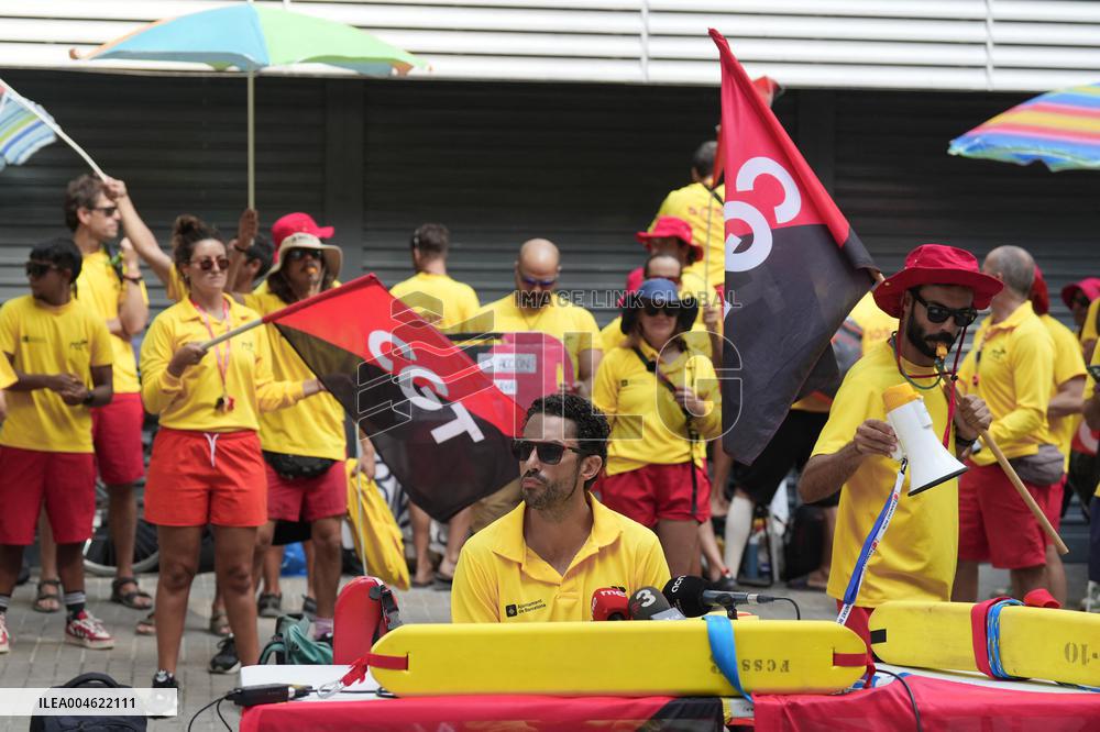 Indefinite Strike of Lifeguards Continues in Barcelona - Spain
