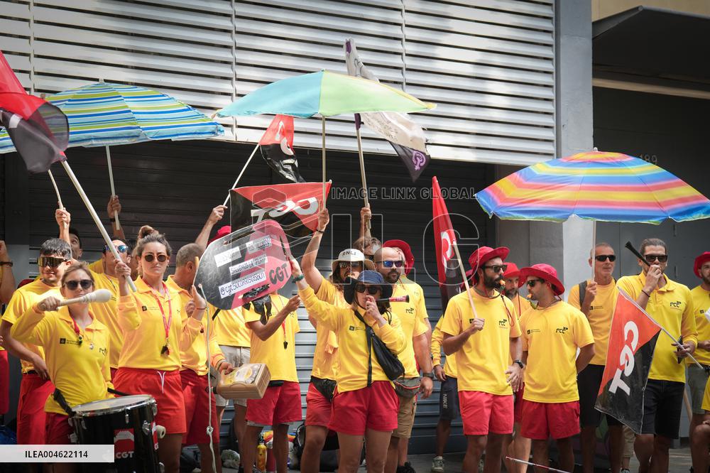 Indefinite Strike of Lifeguards Continues in Barcelona - Spain