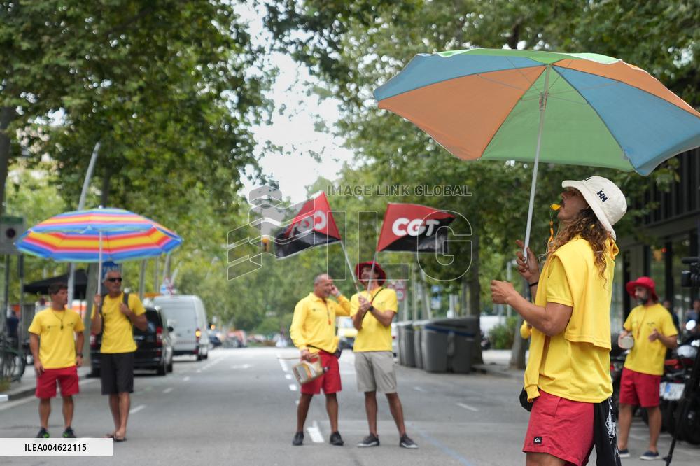 Indefinite Strike of Lifeguards Continues in Barcelona - Spain