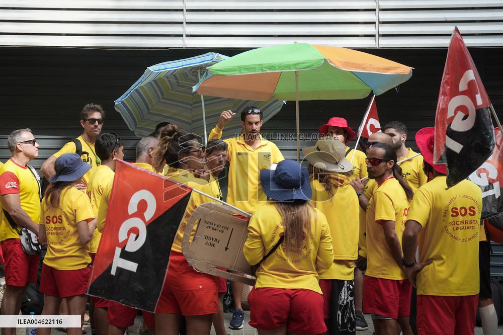 Indefinite Strike of Lifeguards Continues in Barcelona - Spain