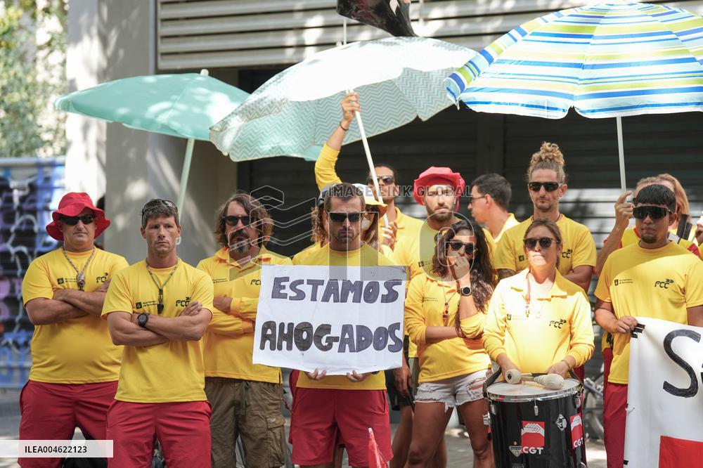 Indefinite Strike of Lifeguards Continues in Barcelona - Spain
