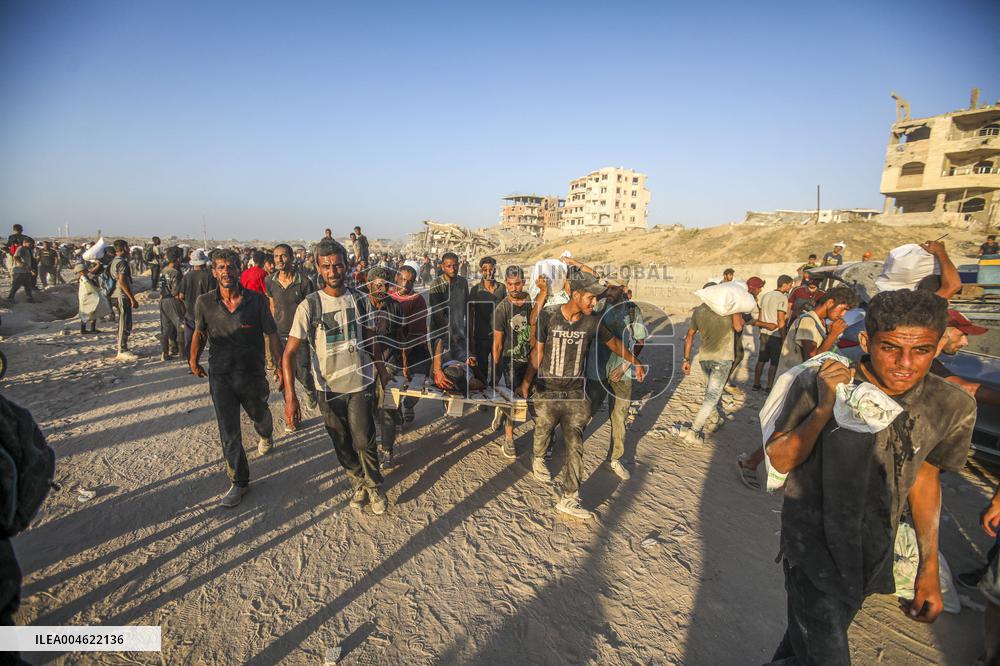 Chaos and Desperation at Gaza Aid Point - Palestine