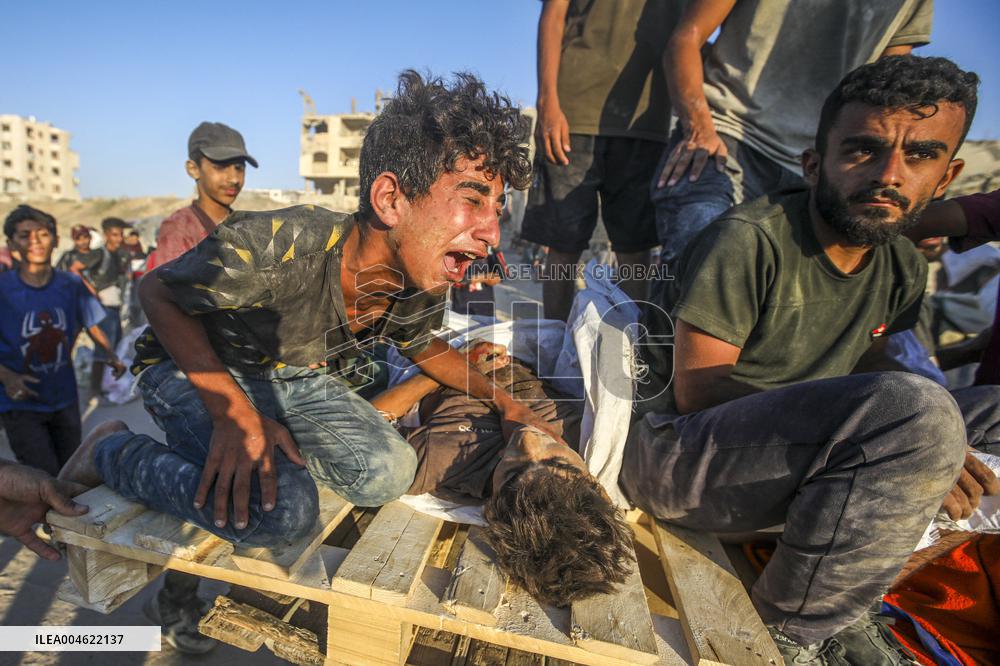 Chaos and Desperation at Gaza Aid Point - Palestine