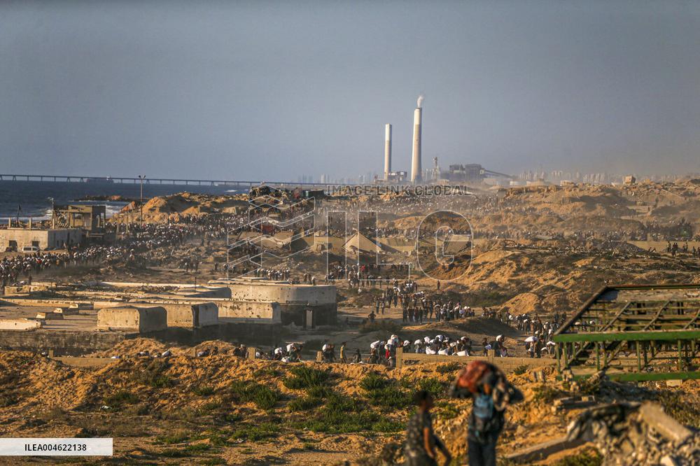 Chaos and Desperation at Gaza Aid Point - Palestine