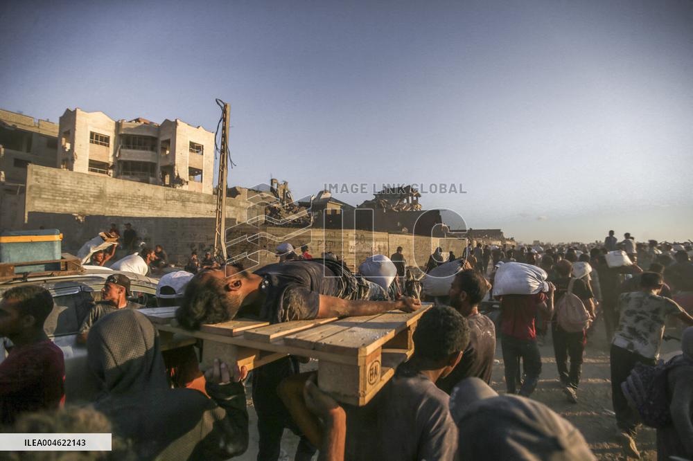 Chaos and Desperation at Gaza Aid Point - Palestine