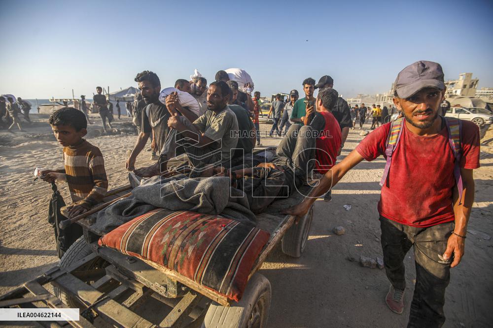 Chaos and Desperation at Gaza Aid Point - Palestine