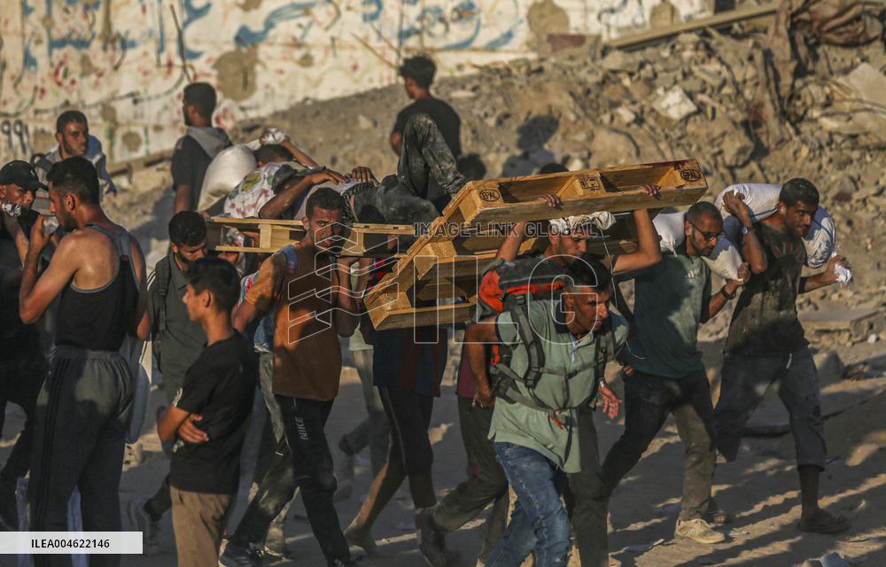 Chaos and Desperation at Gaza Aid Point - Palestine