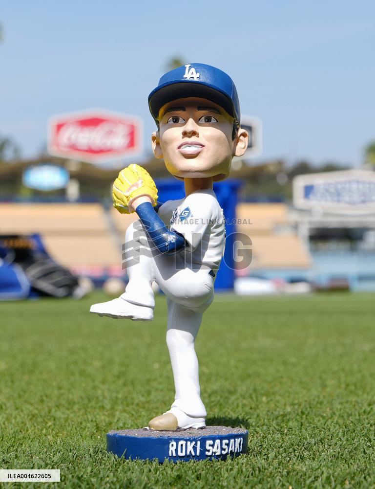 Baseball: Dodgers pitcher Sasaki's bobblehead doll