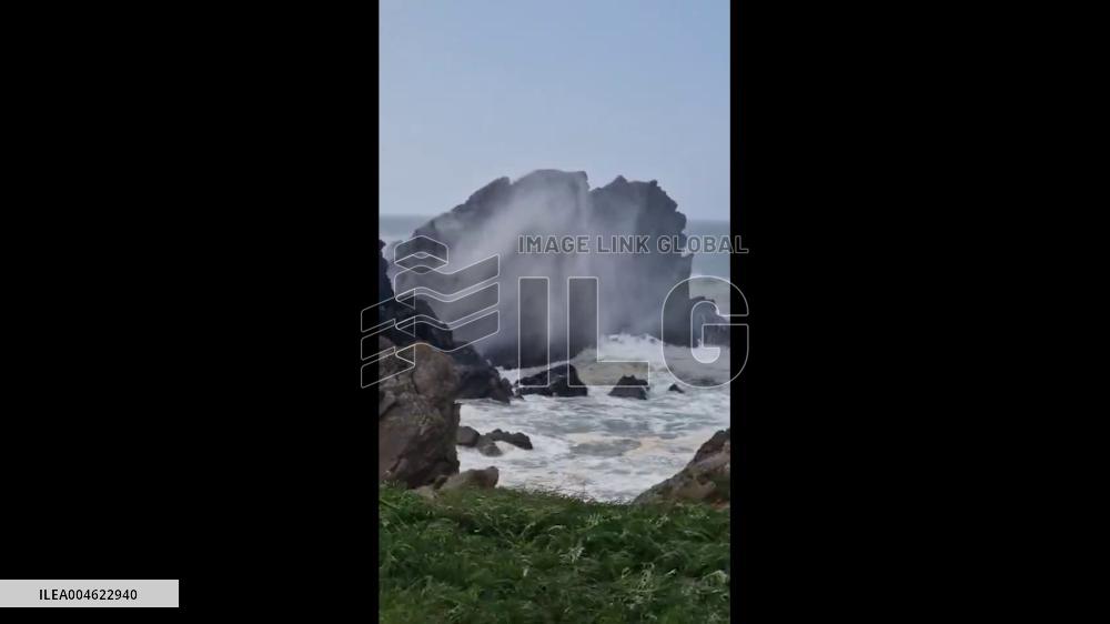 Ireland: Storm Floris Brings Strong Winds and Power Outages 2