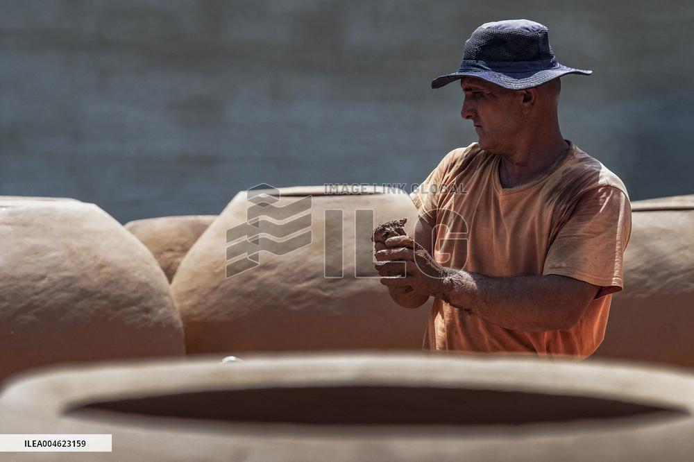 Traditional Mud Oven Makers -Iraq