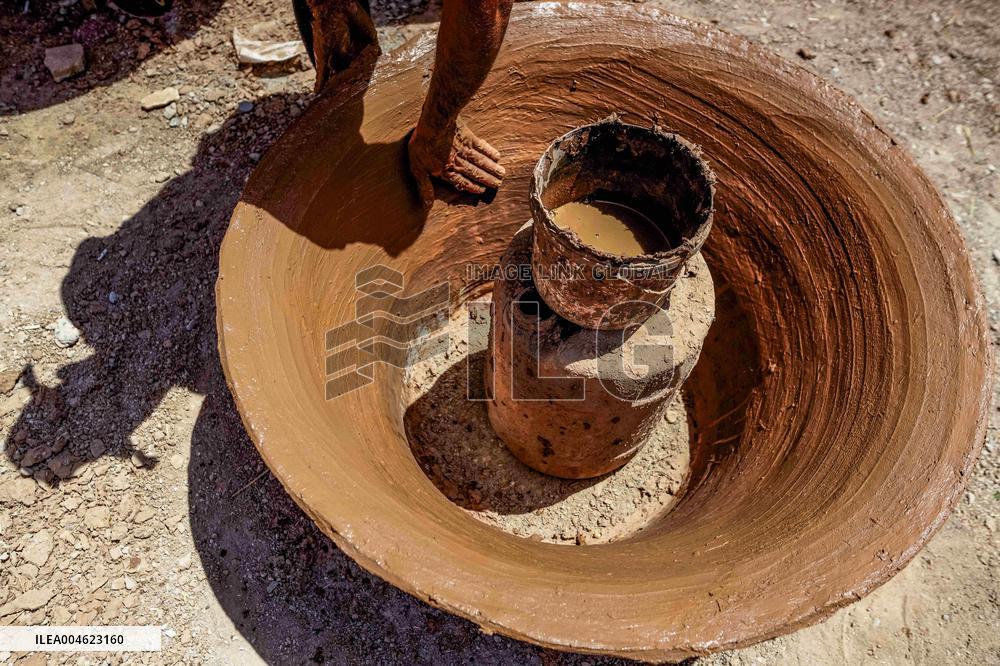 Traditional Mud Oven Makers -Iraq