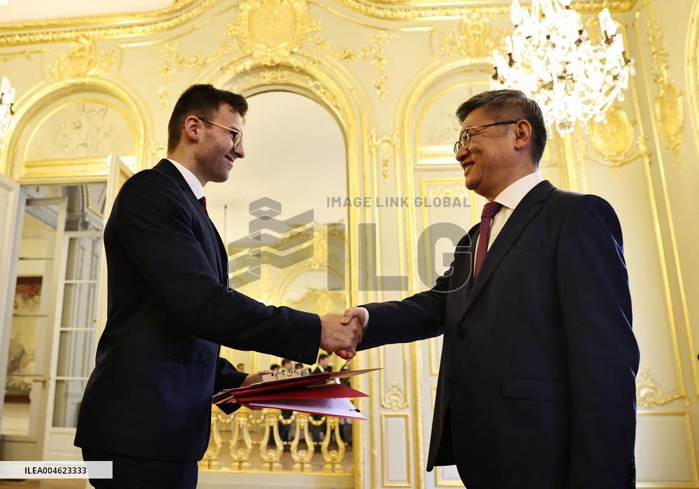 Handover of Historical Photos to Chinese Embassy - Paris