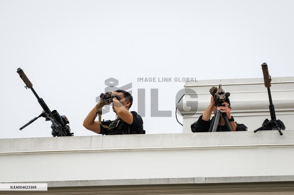 DC: President Trump walks on roof of the West Wing of the White House