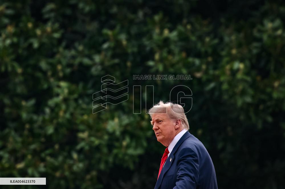 DC: President Trump walks on roof of the West Wing of the White House