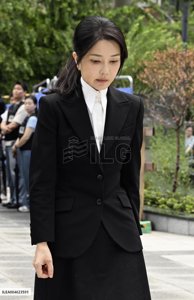 S. Korean prosecutors question ex-first lady