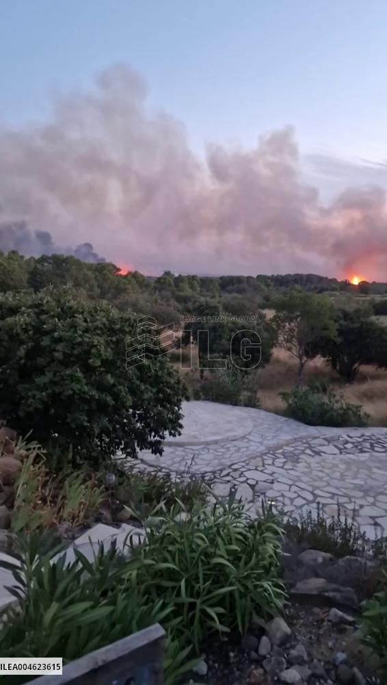 France: Large Wildfire Breaks Out in Aude, Threatens Communities