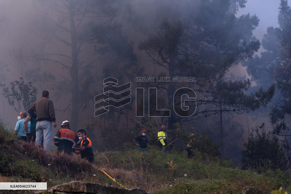 Ponteceso Fire Forces Corme Aldea Evacuations - Spain