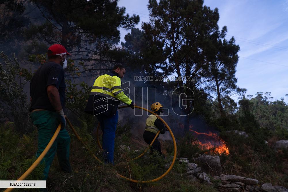 Ponteceso Fire Forces Corme Aldea Evacuations - Spain