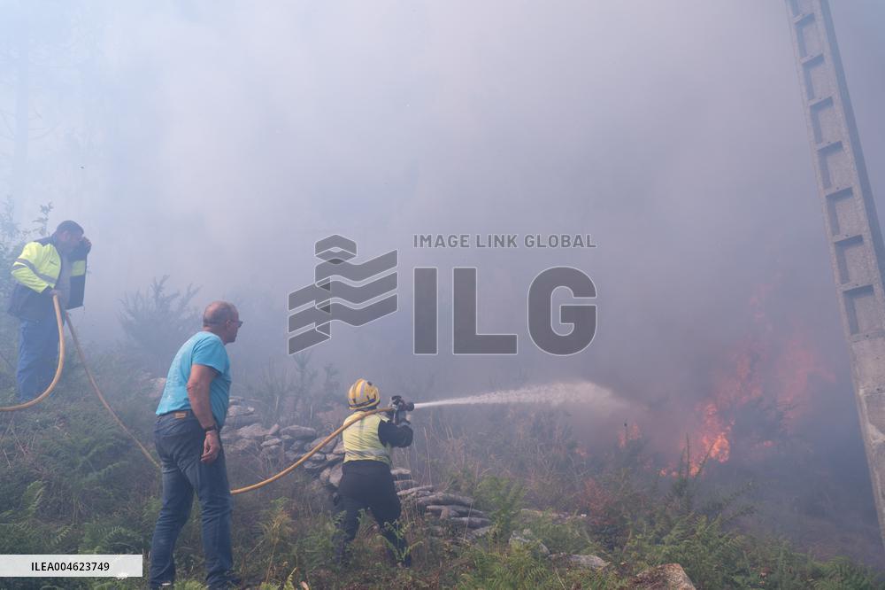 Ponteceso Fire Forces Corme Aldea Evacuations - Spain