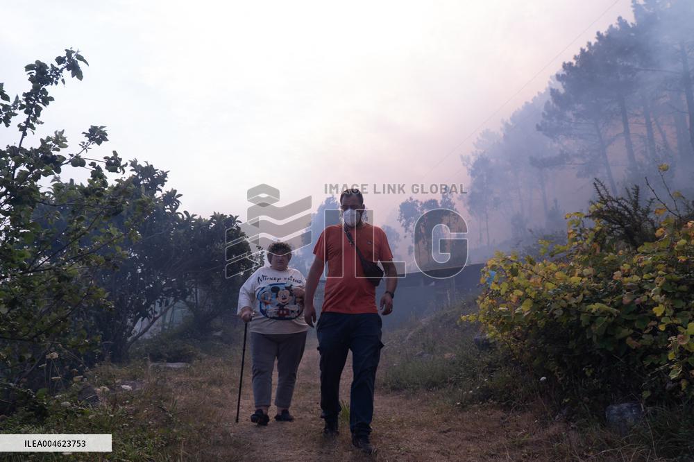 Ponteceso Fire Forces Corme Aldea Evacuations - Spain