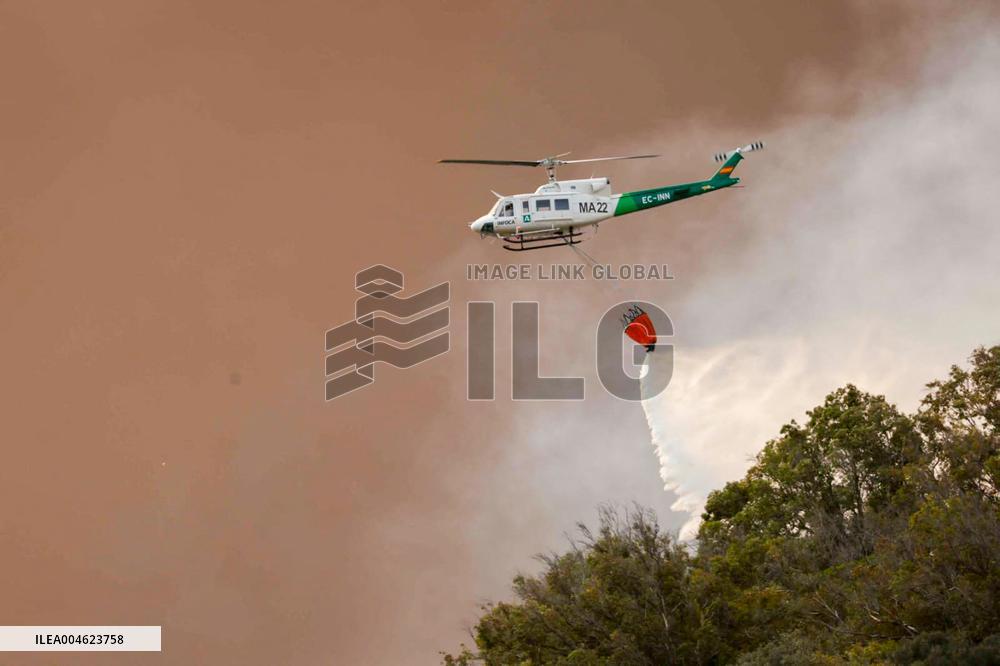 Tarifa Camping Site Evacuated Due to Fire from Burning Caravan - Spain