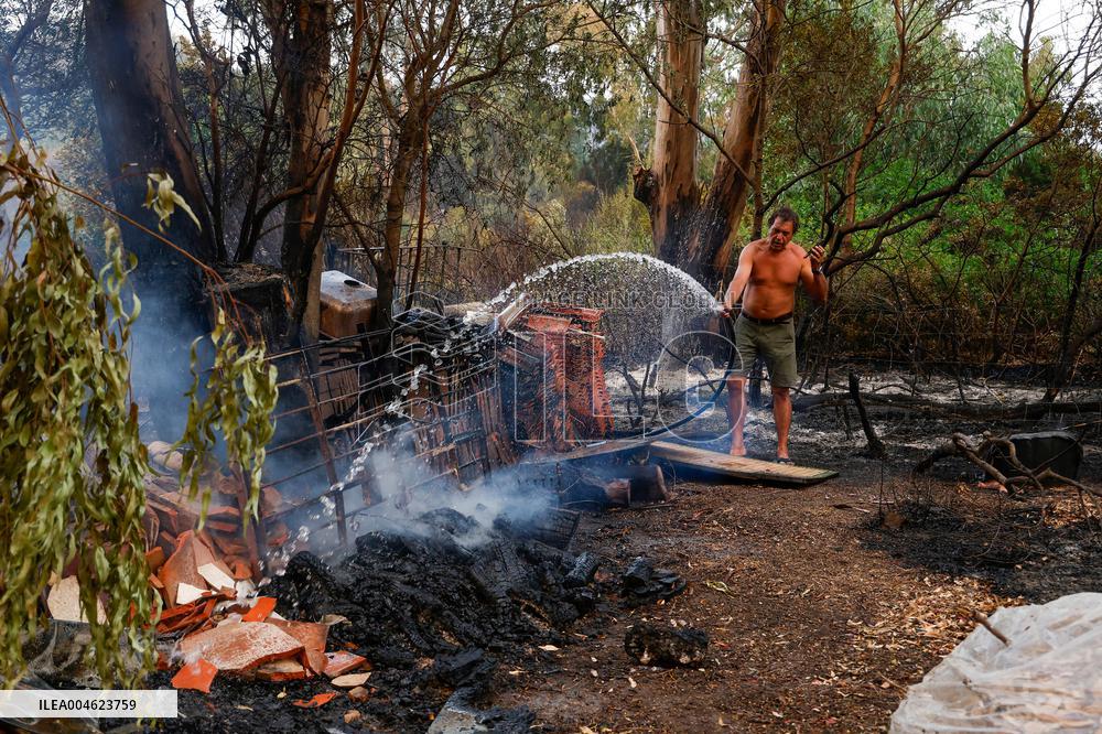 Tarifa Camping Site Evacuated Due to Fire from Burning Caravan - Spain