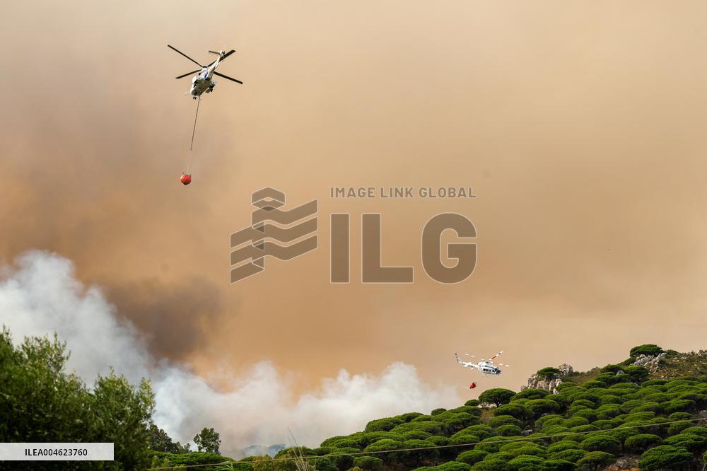 Tarifa Camping Site Evacuated Due to Fire from Burning Caravan - Spain