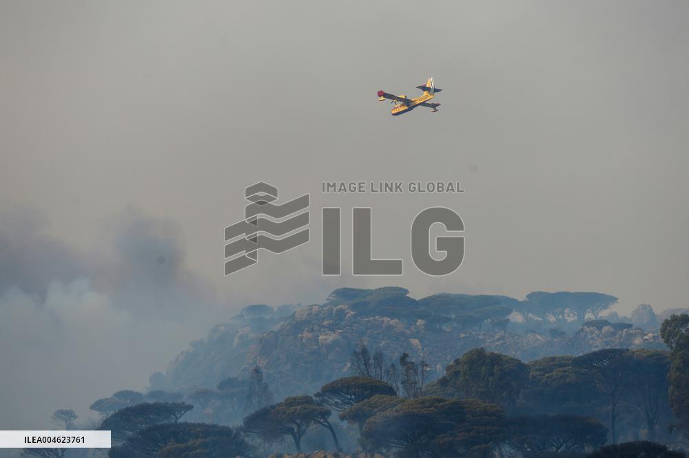 Tarifa Camping Site Evacuated Due to Fire from Burning Caravan - Spain