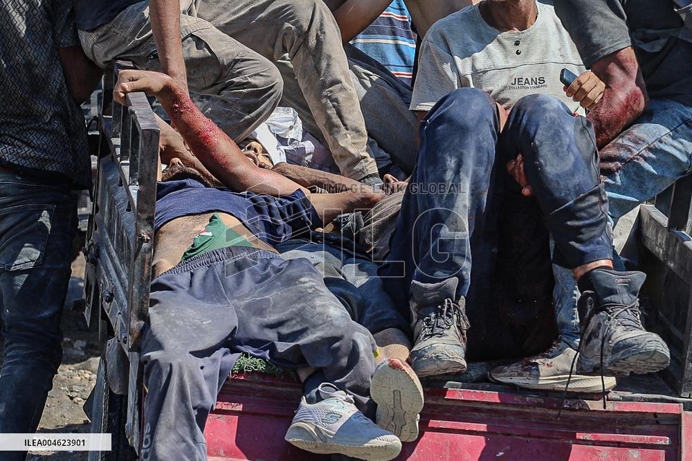 Gazans Flock to Aid Distribution Point - Gaza