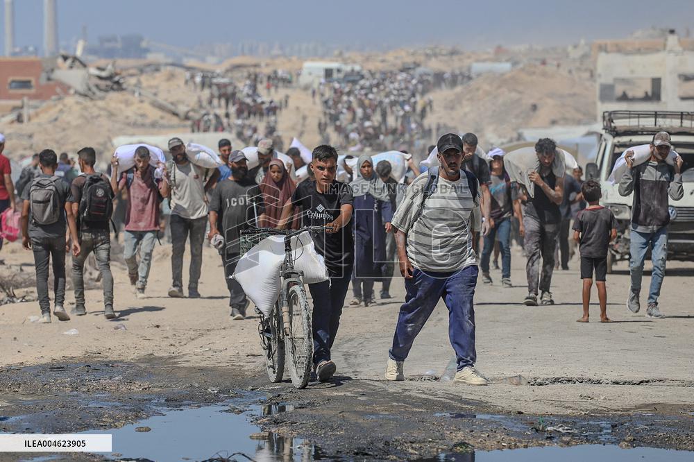 Gazans Flock to Aid Distribution Point - Gaza