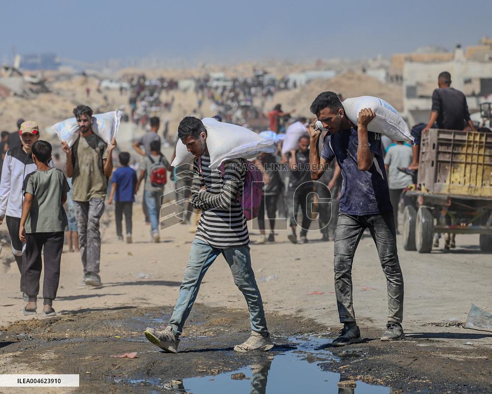 Gazans Flock to Aid Distribution Point - Gaza