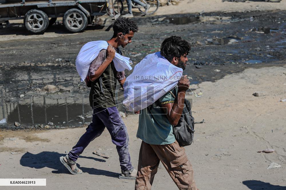 Gazans Flock to Aid Distribution Point - Gaza