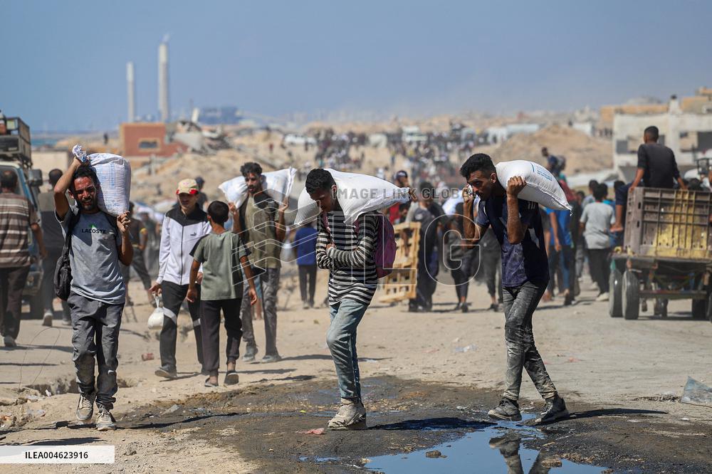 Gazans Flock to Aid Distribution Point - Gaza