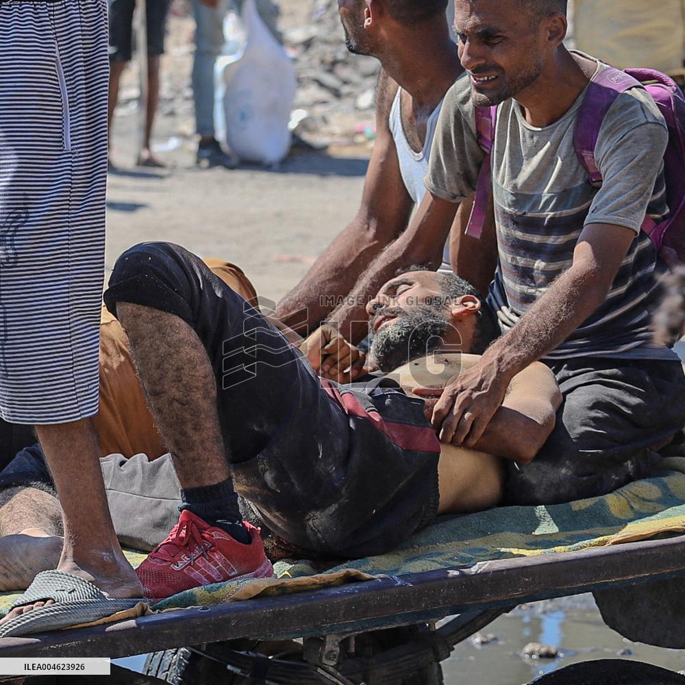 Gazans Flock to Aid Distribution Point - Gaza