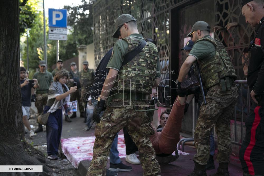 Protest for 'Free Palestine' at Egyptian Consulate - Milan
