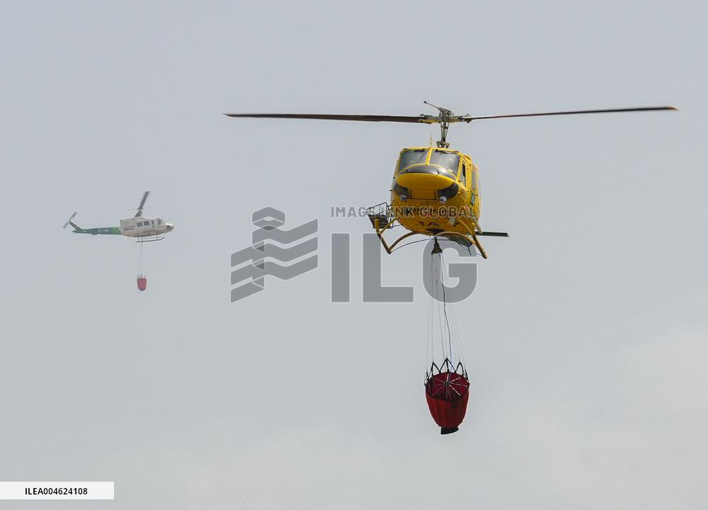 Infoca Battles Tarifa Fire with Over 100 Troops - Spain