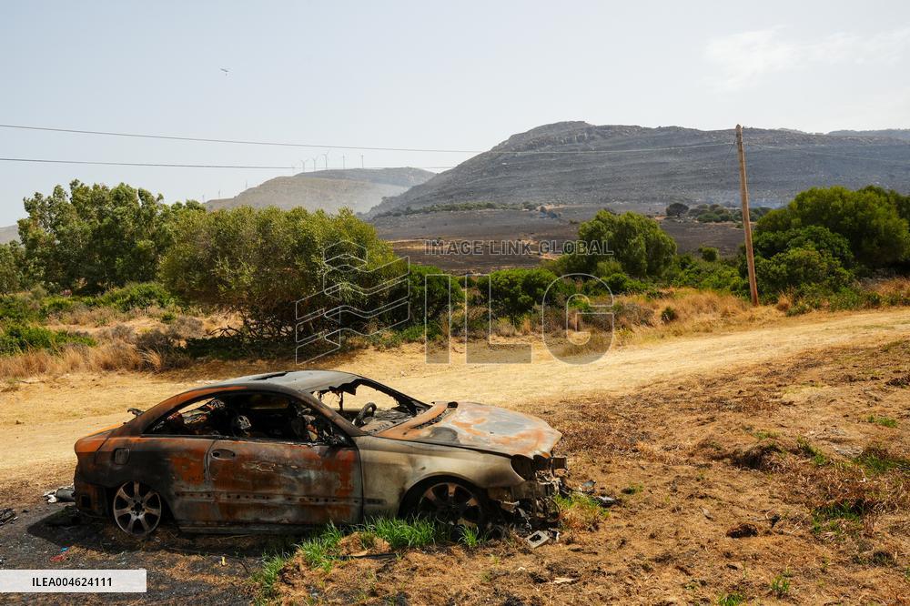 Infoca Battles Tarifa Fire with Over 100 Troops - Spain
