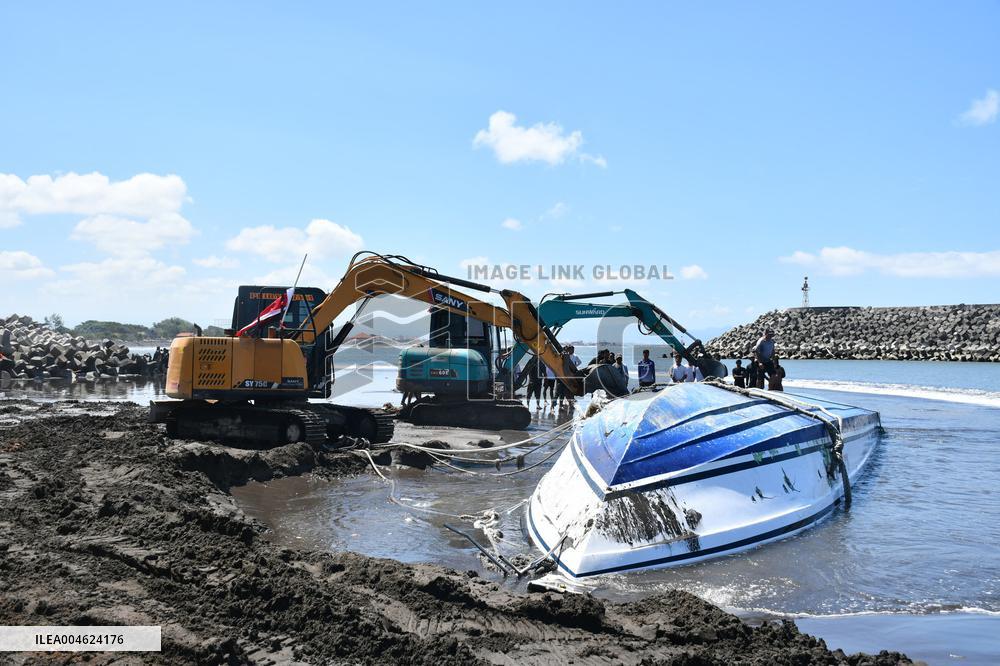 2 Dead And 1 Missing After Fast Boat Sinks Off Bali - Indonesia