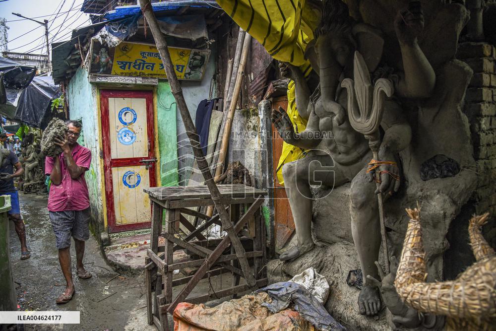 Kumartuli Sculptors Prepare for Festival Season - India